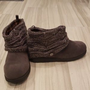 Mukluj short booties